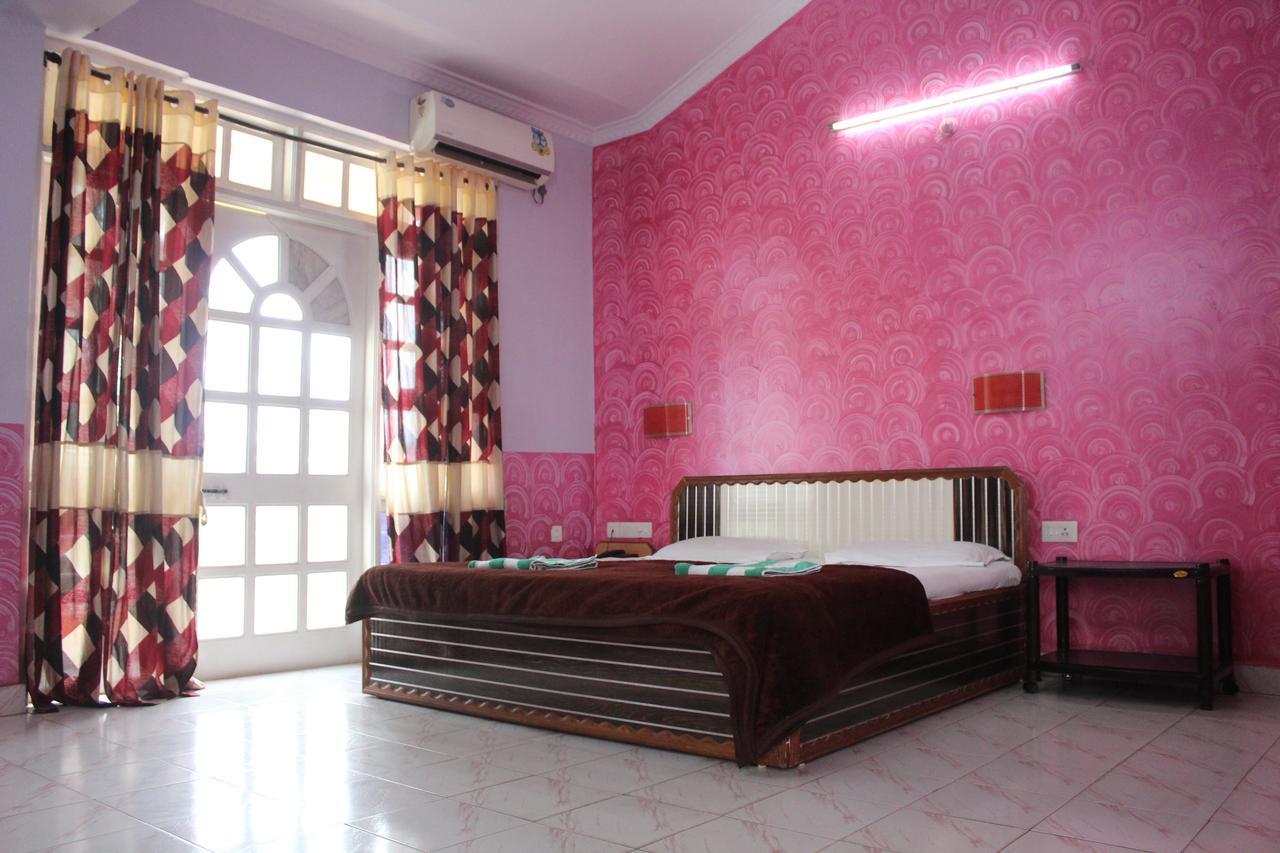 Hotel Natasha Panaji Zewnętrze zdjęcie
